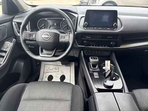 Used 2025 Nissan Rogue SV AWD/4WD image 5