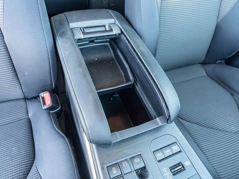 Used 2024 Toyota Highlander LE image 11