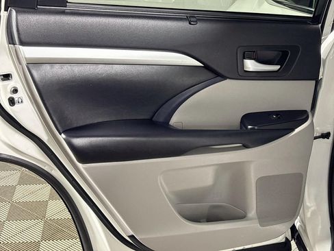 Used 2019 Toyota Highlander XLE w/ Protection Package #3 FWD image 19
