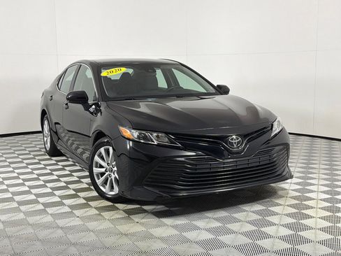 Used 2020 Toyota Camry LE FWD image 2