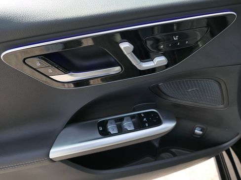 Used 2025 Mercedes-Benz C 300 4MATIC Sedan image 15