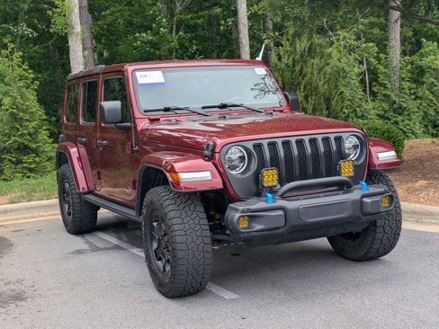 Used 2022 Jeep Wrangler Unlimited Sahara w/ Cold Weather Group AWD/4WD image 2