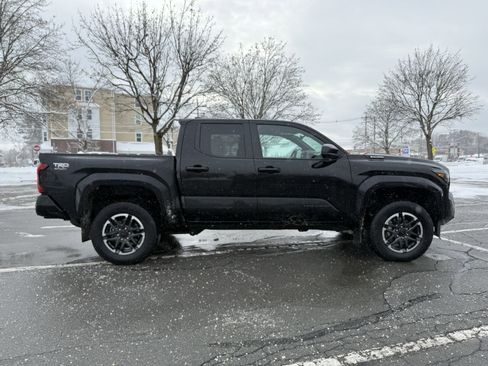 Used 2024 Toyota Tacoma TRD Sport image 11