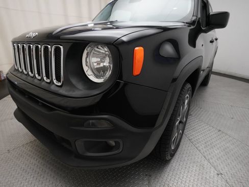 Used 2017 Jeep Renegade Latitude w/ Cold Weather Group AWD/4WD image 22