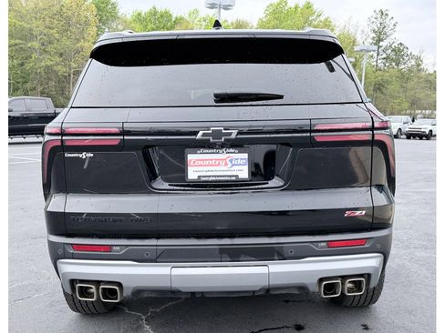 Used 2024 Chevrolet Traverse Z71 image 8