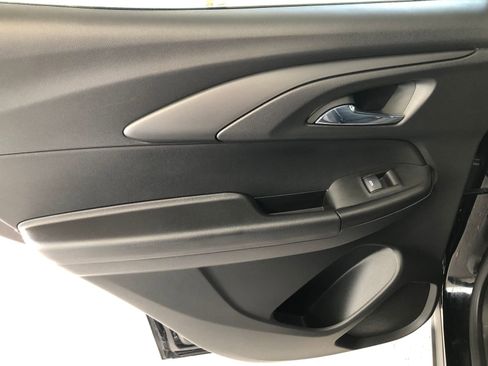 Used 2023 Chevrolet TrailBlazer RS w/ Technology Package FWD image 16