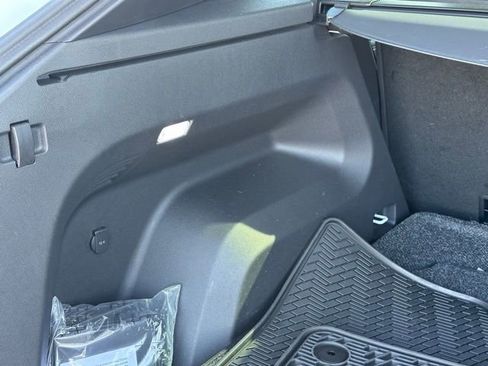 Used 2025 Volkswagen Atlas Cross Sport SEL R-Line image 35