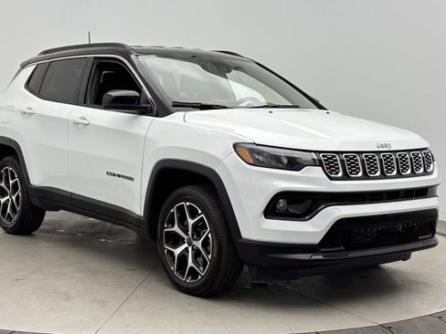 Used 2025 Jeep Compass Limited AWD/4WD image 3