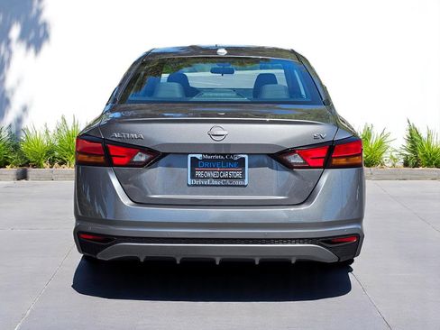Used 2024 Nissan Altima 2.5 SV image 4