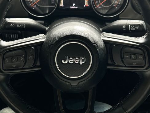 Used 2021 Jeep Gladiator Sport image 22