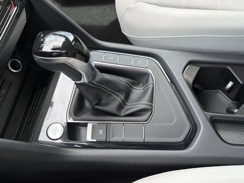 New 2026 Volkswagen Taos SE FWD image 16
