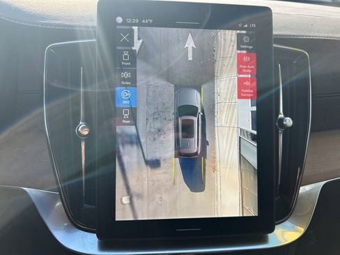 Certified 2025 Volvo XC90 B6 Plus image 22