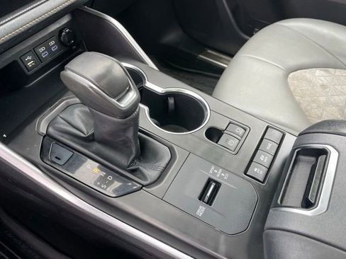 Used 2022 Toyota Highlander Bronze Edition image 25