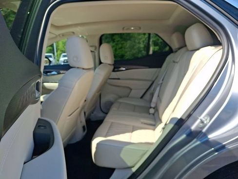 Used 2022 Buick Envision Avenir w/ Technology Package II FWD image 10