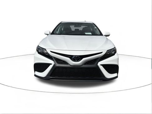 Used 2024 Toyota Camry SE FWD image 8