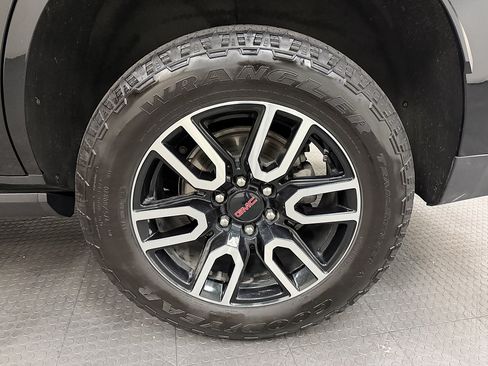 Used 2023 GMC Yukon AT4 w/ AT4 Premium Package AWD/4WD image 10