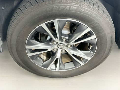 Used 2016 Toyota Highlander XLE FWD image 11