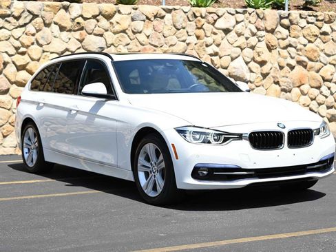 Used 2019 BMW 330i xDrive Wagon w/ Premium Package AWD/4WD image 1