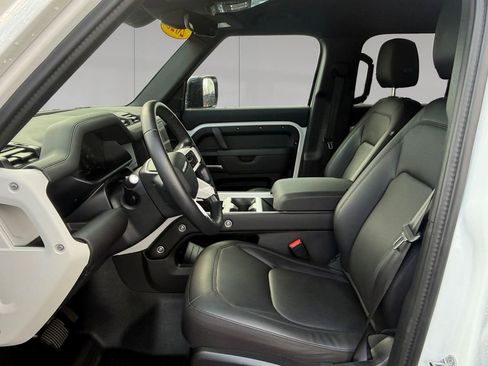 Used 2025 Land Rover Defender 110 S image 10