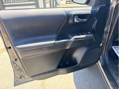 Used 2016 Toyota Tacoma TRD Off-Road w/ Towing Package AWD/4WD image 13