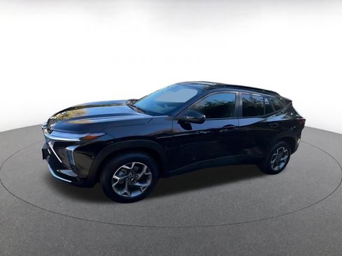 Used 2025 Chevrolet Trax LT image 8