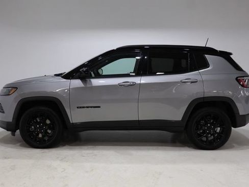 Used 2024 Jeep Compass Latitude w/ Convenience Group AWD/4WD image 4
