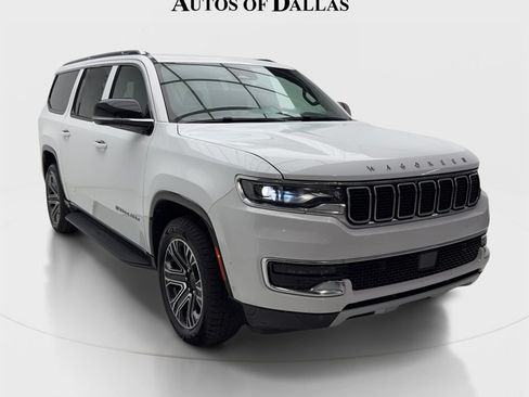 Used 2024 Jeep Wagoneer L Series II RWD image 2
