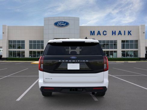 New 2025 Ford Expedition Active image 5