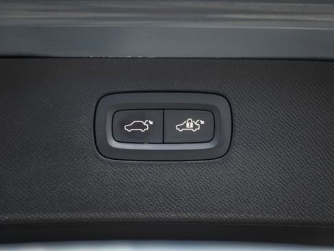 Used 2022 Volvo XC90 T8 R-Design w/ Advanced Package image 11