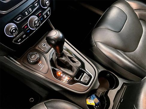 Used 2023 Jeep Cherokee Altitude Lux image 20