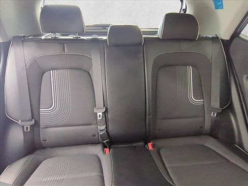 Used 2022 Hyundai Venue Limited FWD image 22