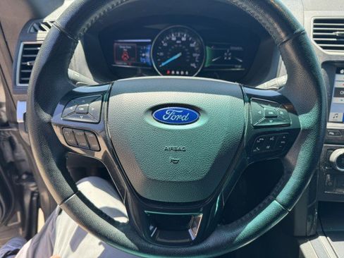 Used 2017 Ford Explorer XLT w/ Equipment Group 202A AWD/4WD image 14