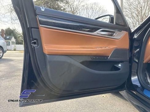 Used 2022 BMW 750i xDrive w/ Executive Package image 38