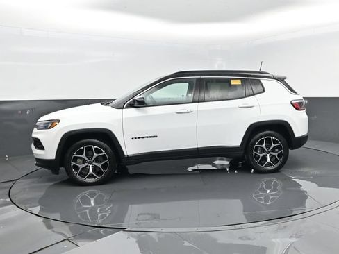 Used 2025 Jeep Compass Limited AWD/4WD image 5
