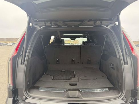 Used 2022 Cadillac Escalade ESV Premium Luxury image 10