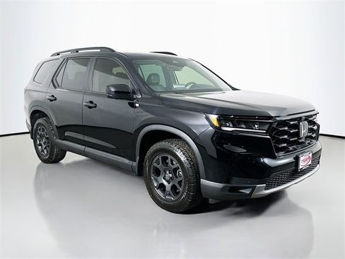 Certified 2024 Honda Pilot TrailSport image 17