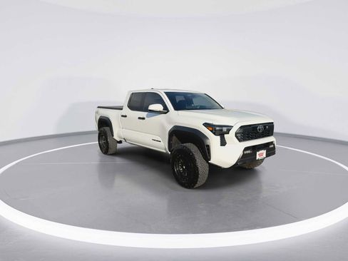 Used 2024 Toyota Tacoma TRD Off-Road image 2