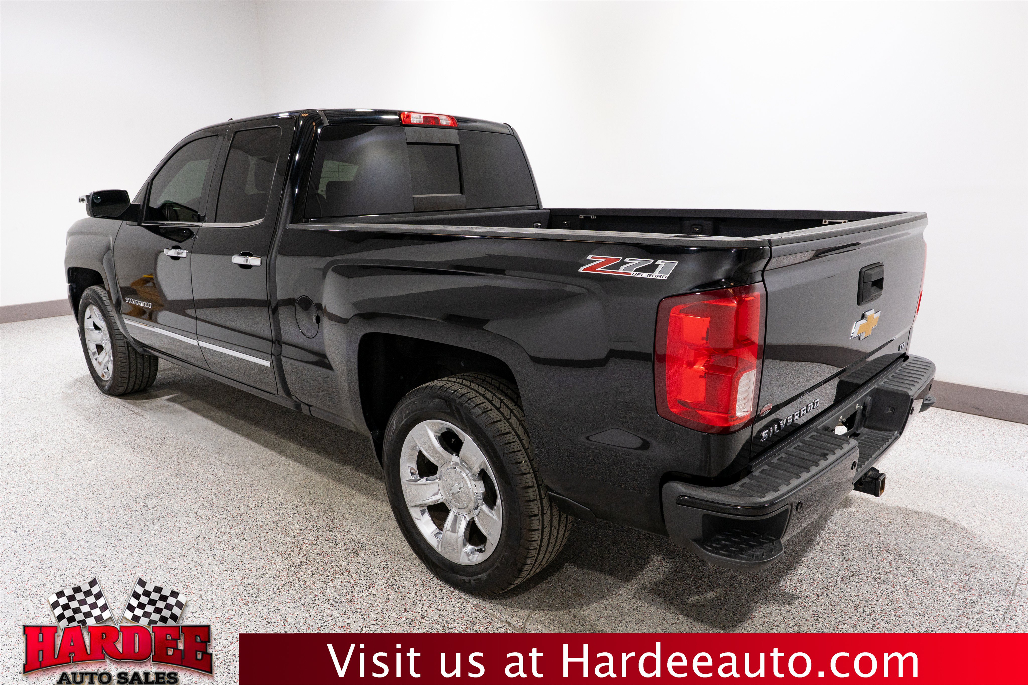 Used 2017 Chevrolet Silverado 1500 LTZ Z71 w/ LTZ Plus Package AWD/4WD image 3