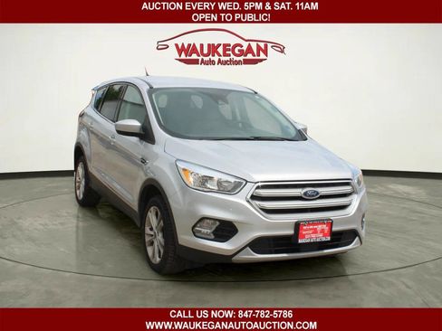 Used 2019 Ford Escape SE w/ Ford Safe & Smart Package AWD/4WD image 3