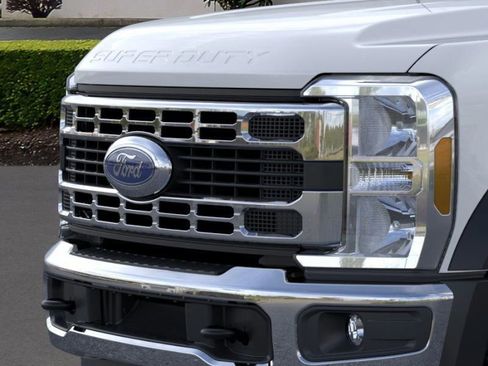 New 2025 Ford F450 XL w/ XL Chrome Package image 17