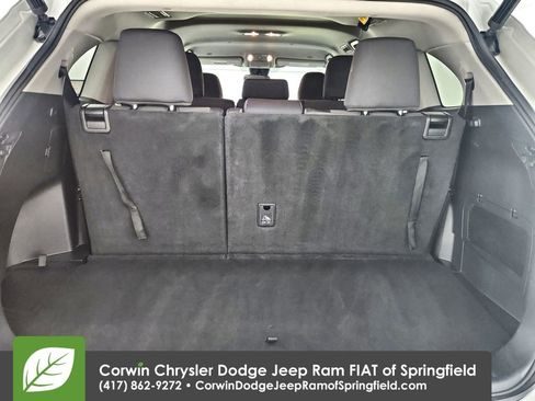 Used 2023 Toyota Highlander LE image 33