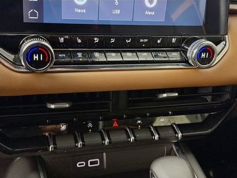 Used 2023 GMC Canyon AT4 w/ AT4 Premium Package image 17