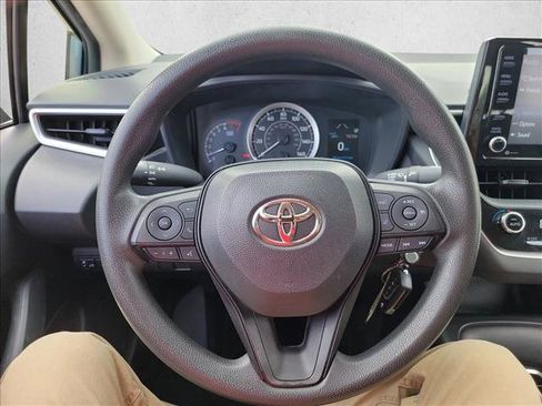 Used 2022 Toyota Corolla LE image 18