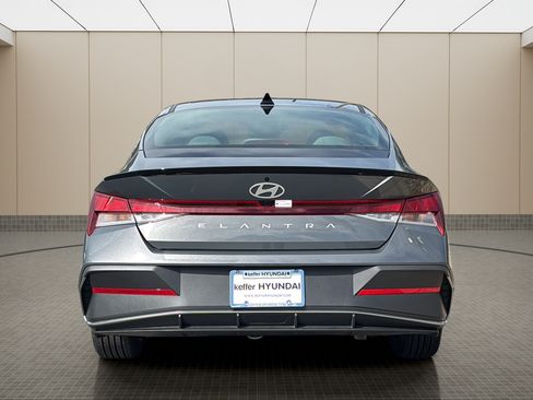 Used 2025 Hyundai Elantra Sport FWD image 4