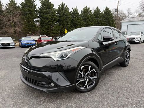 Used 2018 Toyota C-HR XLE image 1