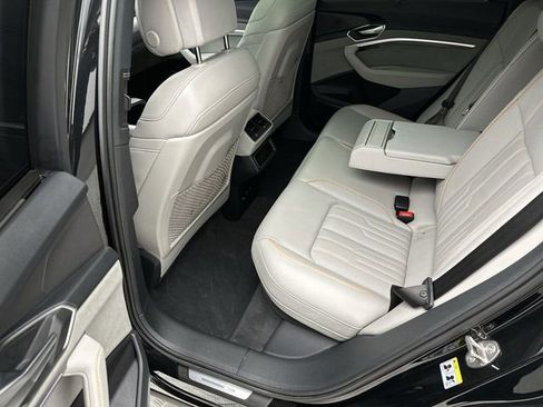 Used 2024 Audi Q8 e-tron Prestige w/ Prestige Package image 23