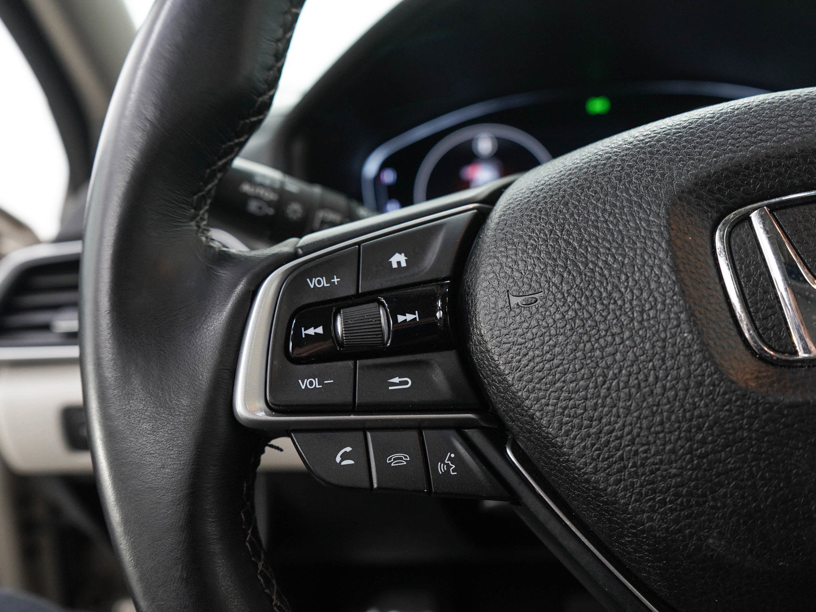 Used 2018 Honda Accord EX-L image 24