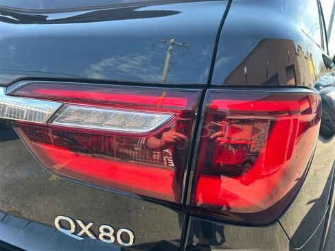 Used 2018 INFINITI QX80 4WD w/ Driver Assistance Package image 19