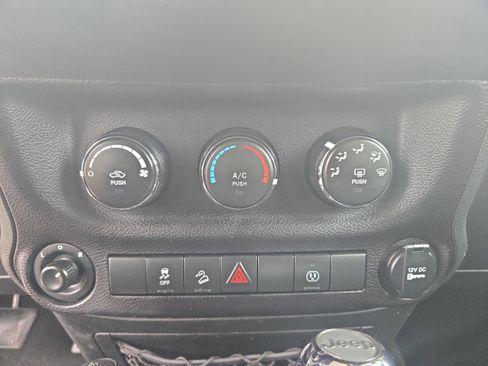 Used 2017 Jeep Wrangler Unlimited Sahara image 15