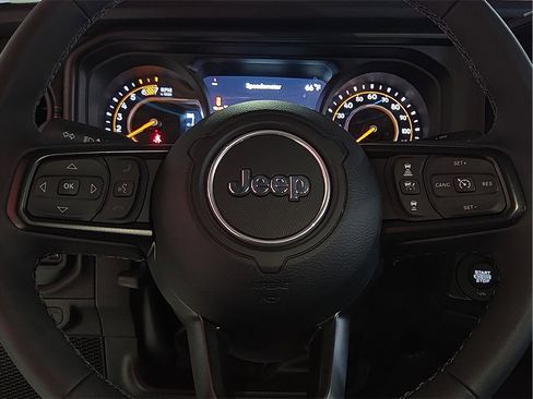 Used 2025 Jeep Wrangler Unlimited Rubicon image 25